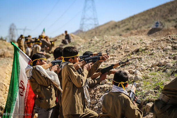 Basij child soldiers training. (Photo: Mehr News Agency)